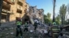 У пошкодженому будинку працюють рятувальники, повідомляє міський голова Києва