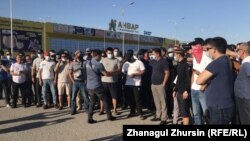Onlarça adam Aktobede LGBT ýygnagynyň geçirilmezligini talap etdi. Aktobe, 2021-nji ýylyň 8-nji awgusty