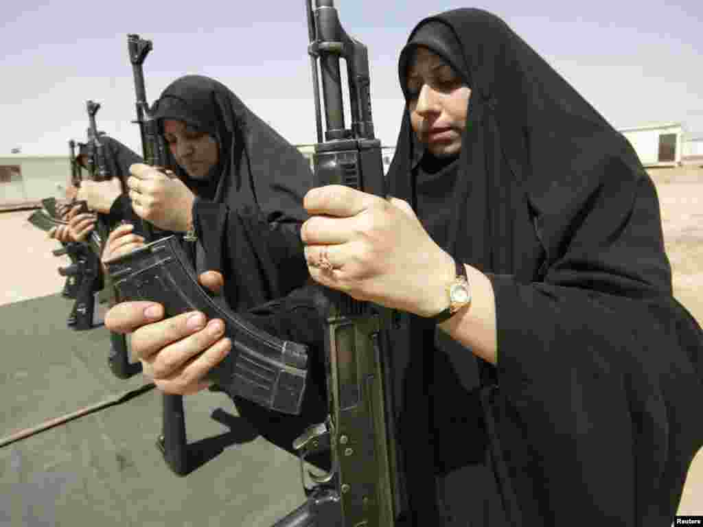 Irak - Žene policajci na vježbama u Kerbali, 27.04.2011. Foto: Reuters / Mushtaq Muhammed 