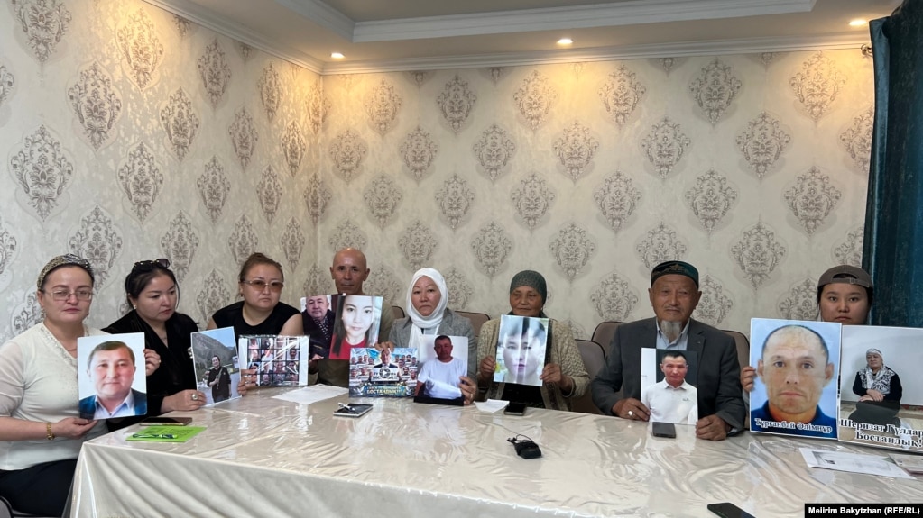 Активисты движения «Атажұрт» на пресс-конференции