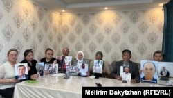 Активисты движения «Атажұрт» на пресс-конференции