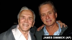  Кърк и Майкъл Дъглас през 2007 година 