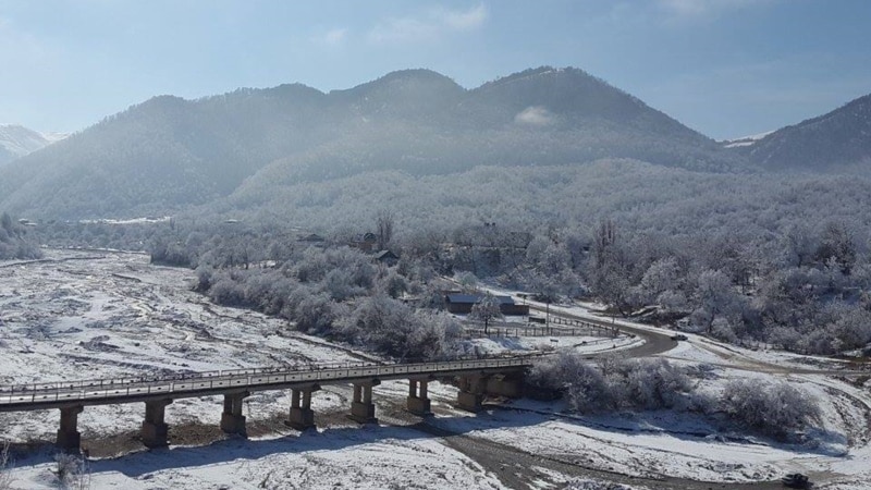 Житель Северной Осетии заработал шесть тысяч на продаже снега