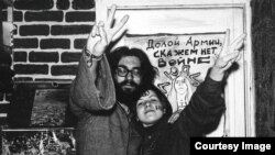 Rejissor Terye Toomistunun "Sovet hippiləri" filmindən kadr 