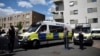 Полиция проводит обыски в жилых районах Лондона