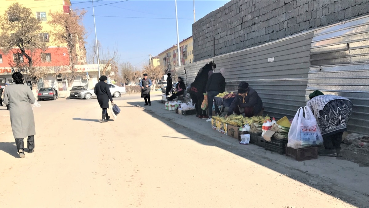 В Кентау проливные дожди стали причиной подтопления придомовых территорий и  торговых точек