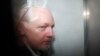  Osnivač WikiLeaksa Julian Assange u zatvorskom kombiju na putu do Westminsterskog suda u Londonu, 20. decembra 2019.