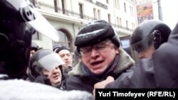 Задержание участника шествия в Москве