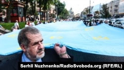 Рефат Чубаров на святі на честь кримськотатарського прапора в Києві, 26 червня 2017 року