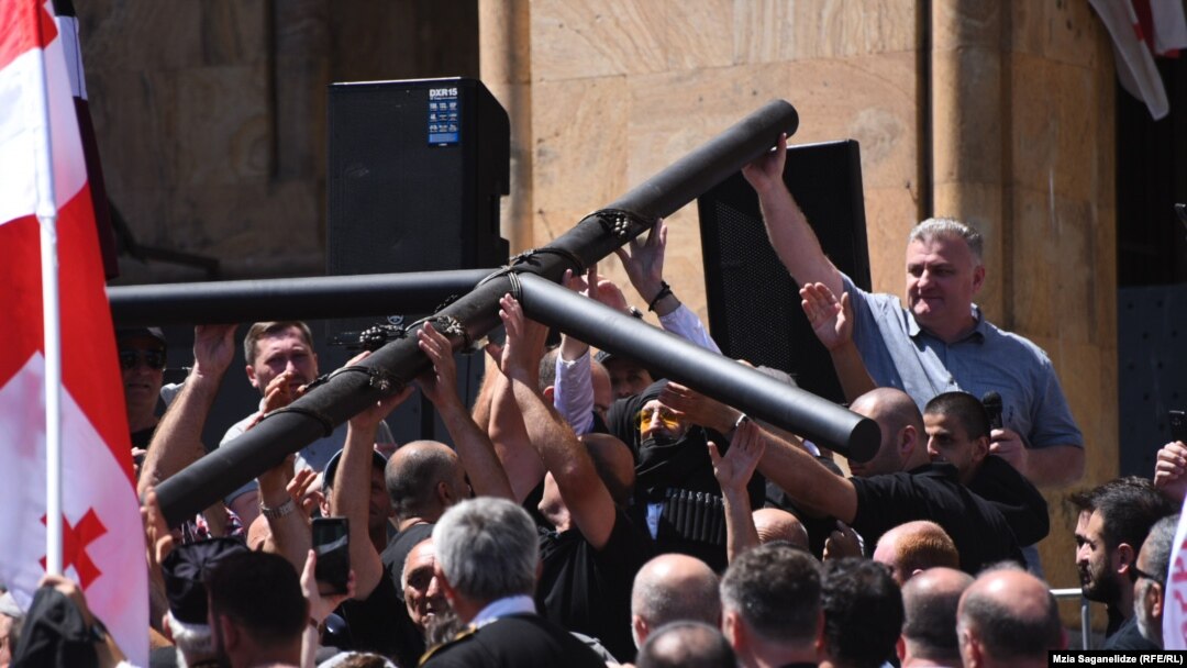 Акция ультраконсерваторов, 5 июля