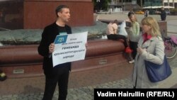 Damir Mukhammadayev (left) has taken part in rallies to protest Crimea's annexation and persecution of Crimean Tatars by Russian authorities.