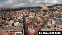 ხალხის ნაკადი სამებისკენ, 21 მარტის ფოტოს