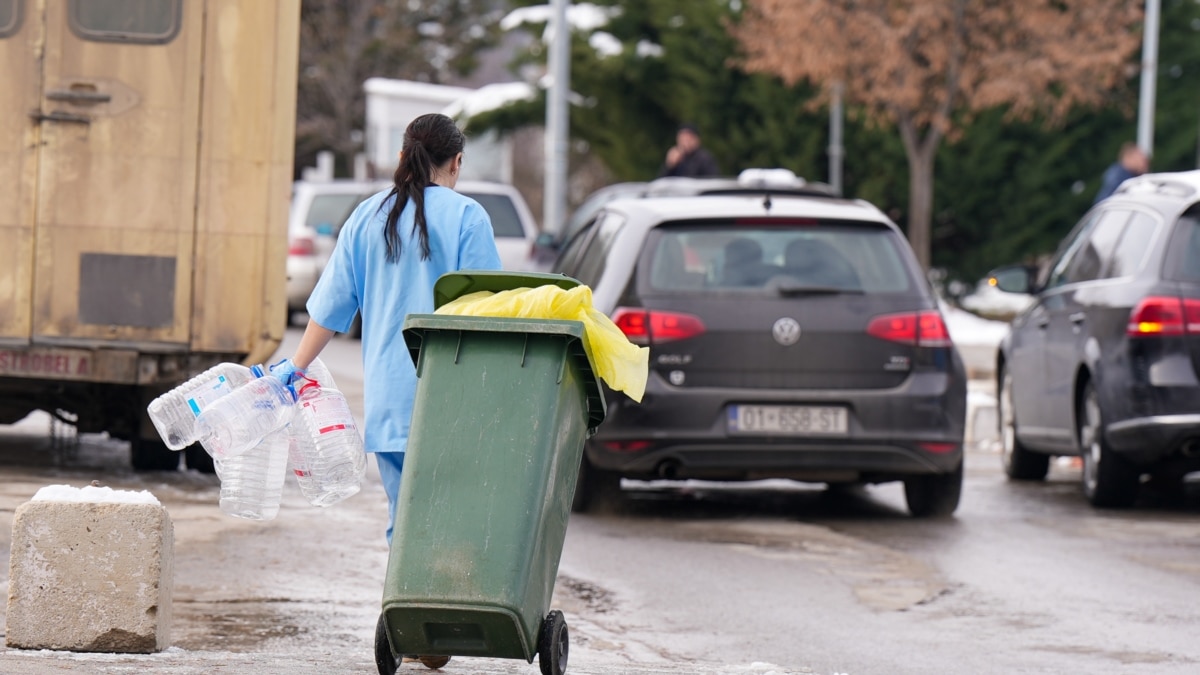 Me pagë nën minimale  punëtorët e sigurimit dhe mirëmbajtjes shkelen në institucione