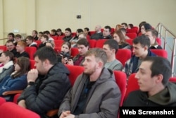 Маріупольські студенти на лекції про війська безпілотних систем РФ, березень