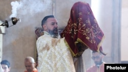 Armenia - Bishop Anushavan Zhamkochian leads Easter Mass in the Saint Gregory the Illuminator Cathedral, Yerevan, April 5, 2026.