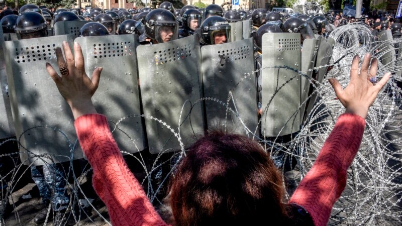 Дубноў: Армянскія пратэсты — гэта працяг беларускага і расейскага досьведу