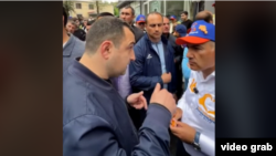 Armenia - Karabakh activist Artur Osipian argues with Prime Minister Nikol Pashinian, Yerevan, May18, 2026.