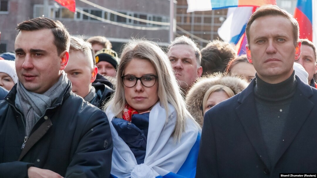Russian opposition politicians Ivan Zhdanov (left to right), Lyubov Sobol, and Aleksei Navalny attend a rally in 2020 to mark the fifth anniversary of opposition politician Boris Nemtsov's assassination.