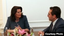 Lulzim Peci në një takim me presidenten Atifete Jahjaga - foto arkivi