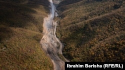 Një pjesë e autostradës ende e pandërtuar.