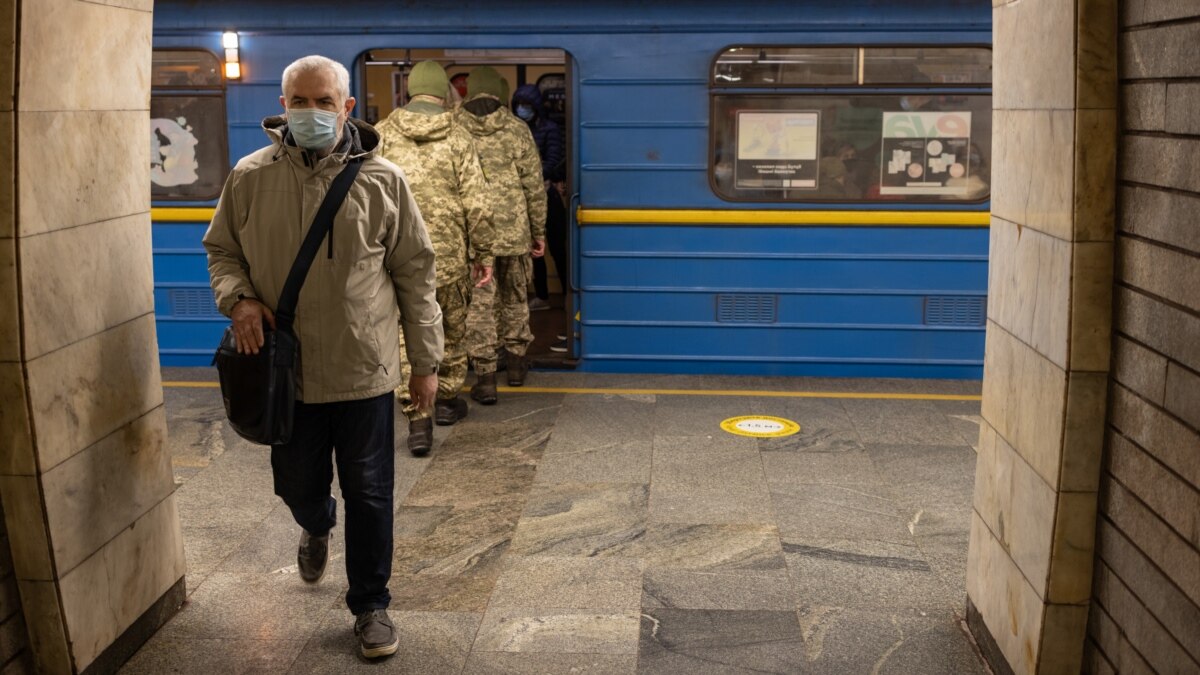 Ще одну станцію столичної підземки закрили на перевірку