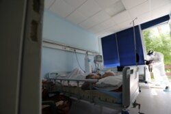 Krasnići kaže kako neki ljudi uspijevaju da uđu na Kliniku uprkos zabrani (na fotografiji jedna od soba gde se leče COVID-19 pacijenti)