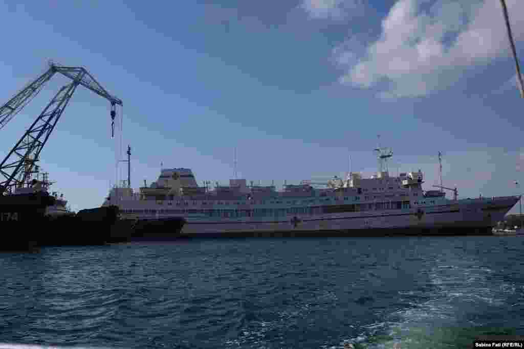 Golful Yuzhnaya, uriașa navă spital a flotei militare ruse