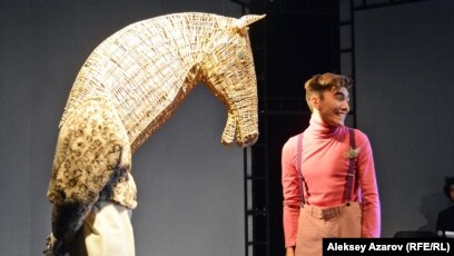 Естен тану порно Дәке маска киген медбике жыныстық қатынасқа түскен фетиш видеосы