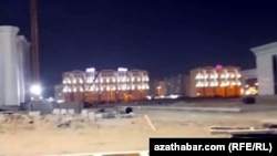 Строящееся здание в городе Аркадаг. Июль 2025 года