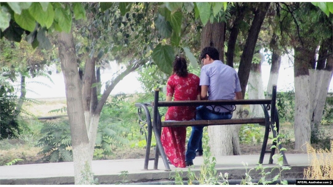 Turkmen police often approach young couples sitting close together on park benches to check their documents. (file photo)