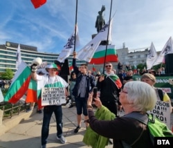Partidul bulgar anti-NATO și pro-rus "Renașterea" a organizat proteste la Sofia și Varna la 11 mai 2022, cerând demisia lui Kiril Petkov și a guvernului său.