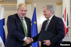 Premierul britanic Boris Johnson și președintele Finlandei Sauli Niinisto au semnat un acord privind garanții de securitate.
