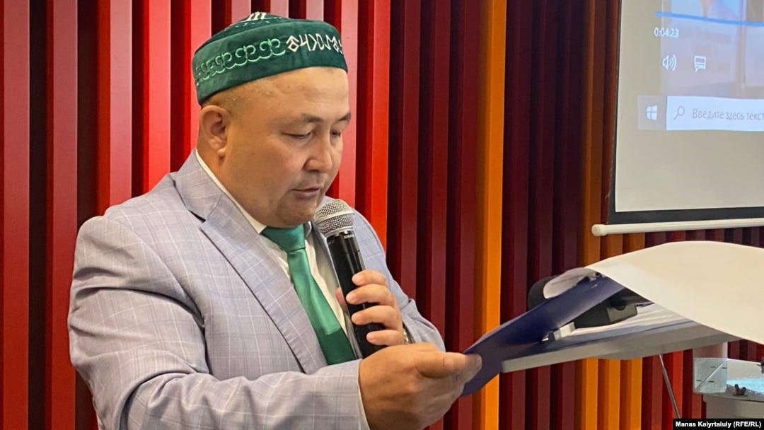 Bekzat Maqsutuly speaks at a press conference in Almaty on May 12.
