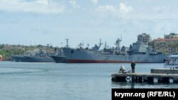 Кораблі Чорноморського флоту Росії біля Мінної стінки в Південній бухті Севастополя, травень 2022 року
