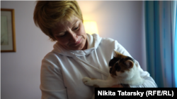Біженка з Маріуполя Світлана Харченко-старша замість речей рятувала улюблену кішку