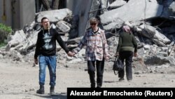 Mariupoli: Jeta mes rrënojash në qytetin e okupuar