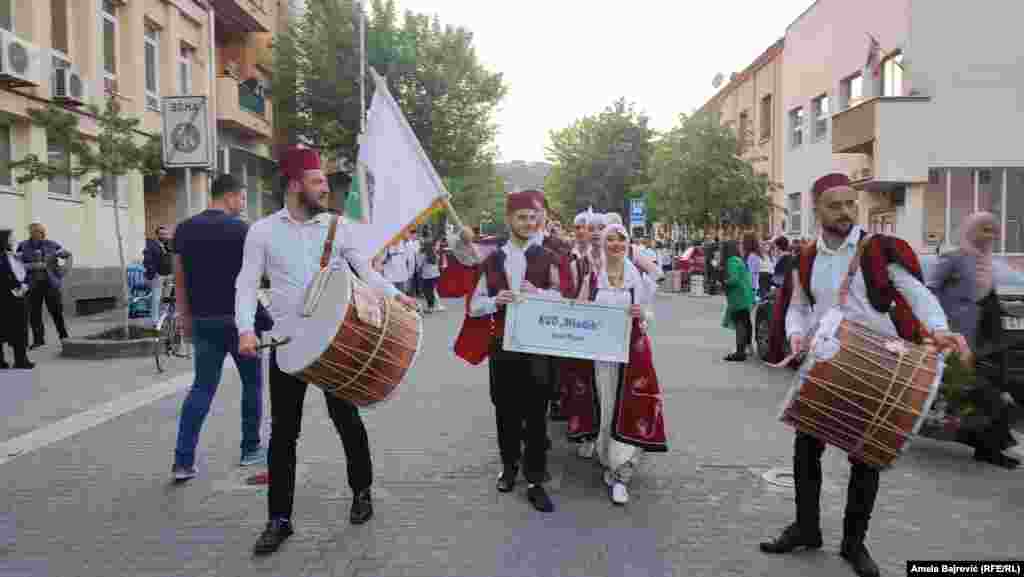 Nastupi folklornih grupa povodom obeležavanja Dana&nbsp;bošnjačke zastave. 