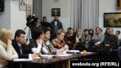 Бацькі вучняў польскамоўнай школы № 36 у Горадні спрабуюць абараніць школу ад русыфікацыі, 2014 год. Архіўнае фота