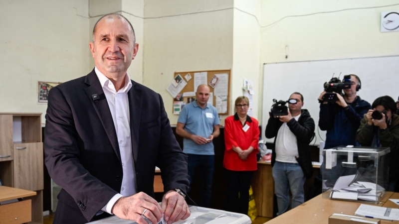 Вибори в Болгарії: ЦВК завершила підрахунок голосів, перемагає коаліція експрезидента Радева