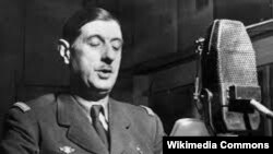 Генерал Де Голль обращается к французам по радио из Лондона в 1940 году