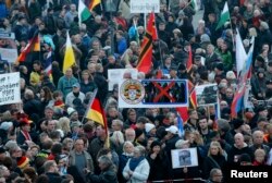 Демонстрация сторонников движения PEGIDA в Дрездене