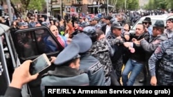 Столкновения с полицией в Ереване
