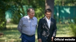 28 липня в Офісі президента повідомили, що другий президент України Леонід Кучма, який був представником України в ТКГ, вирішив залишити роботу в групі