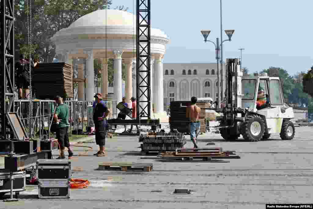 Досредување на Летниковецот на плоштадот Македонија