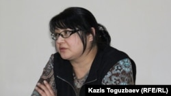 Редактор оппозиционного сайта Nakanune.kz Гузяль Байдалинова в суде. Алматы, 26 декабря 2015 года.