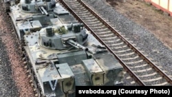 Расейскія танкі на станцыі Навабеліца
