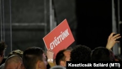 Győztünk tábla a Fidesz–KDNP eredményváró rendezvényén, 2022. április 3-án (képünk illusztráció)