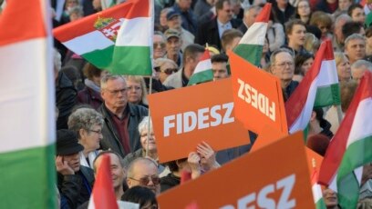 Идват първите избори които Виктор Орбан може да загуби В