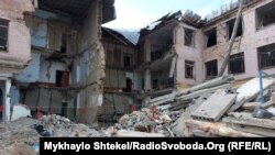 Знищені ракетним ударом казарми на військовій базі у Миколаєві