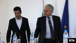 Кирил Петков и Бойко Рашков по време на представянето на годишния отчет на МВР в четвъртък, 31 март.